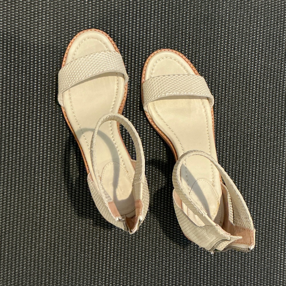 Frye Cream Textured Sandals